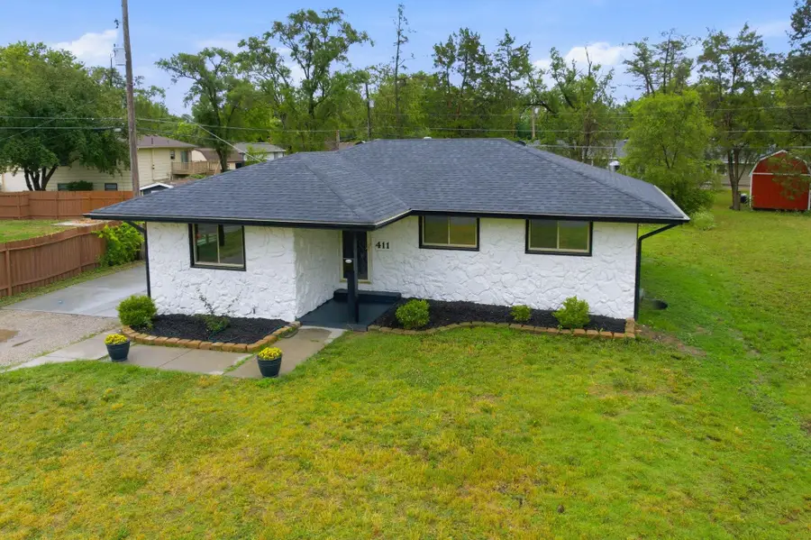 411 E 6th St, Valley Center, KS 67147 - #2