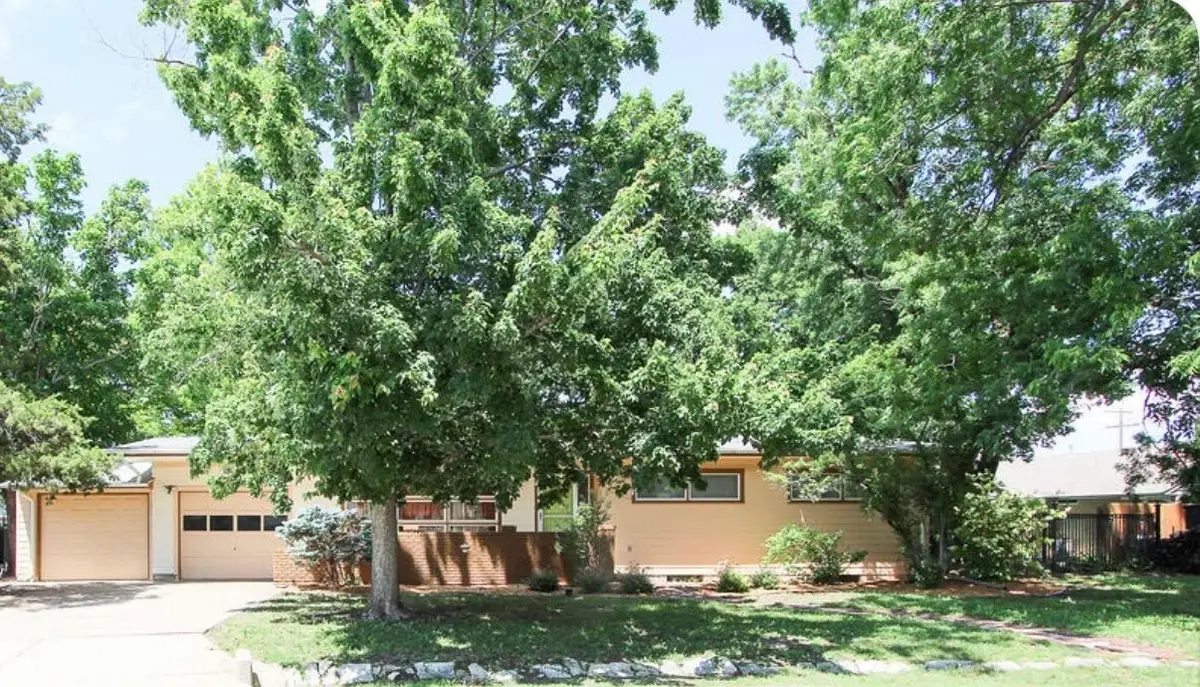 4 Cedar Dr, Newton, KS 67114 - #1
