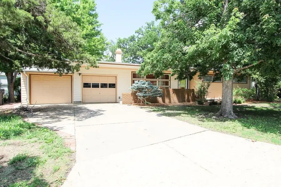 4 Cedar Dr, Newton, KS 67114 - #2
