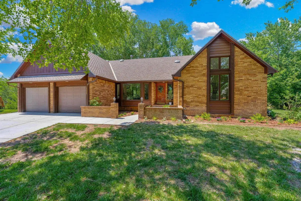 1325 N Covington Cir, Wichita, KS 67212 - #1