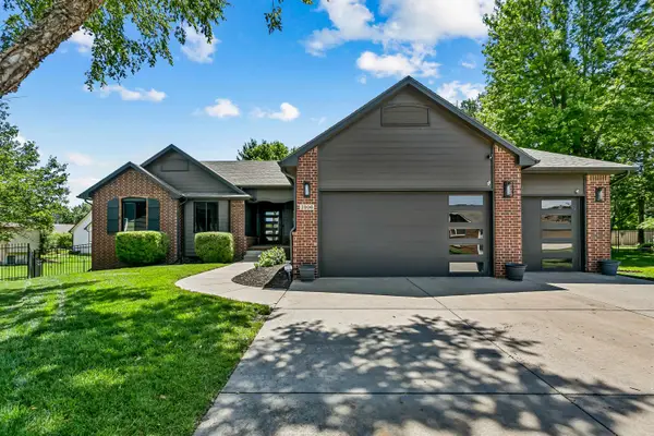 3106 N Lakecrest Circle, Wichita, KS 67205