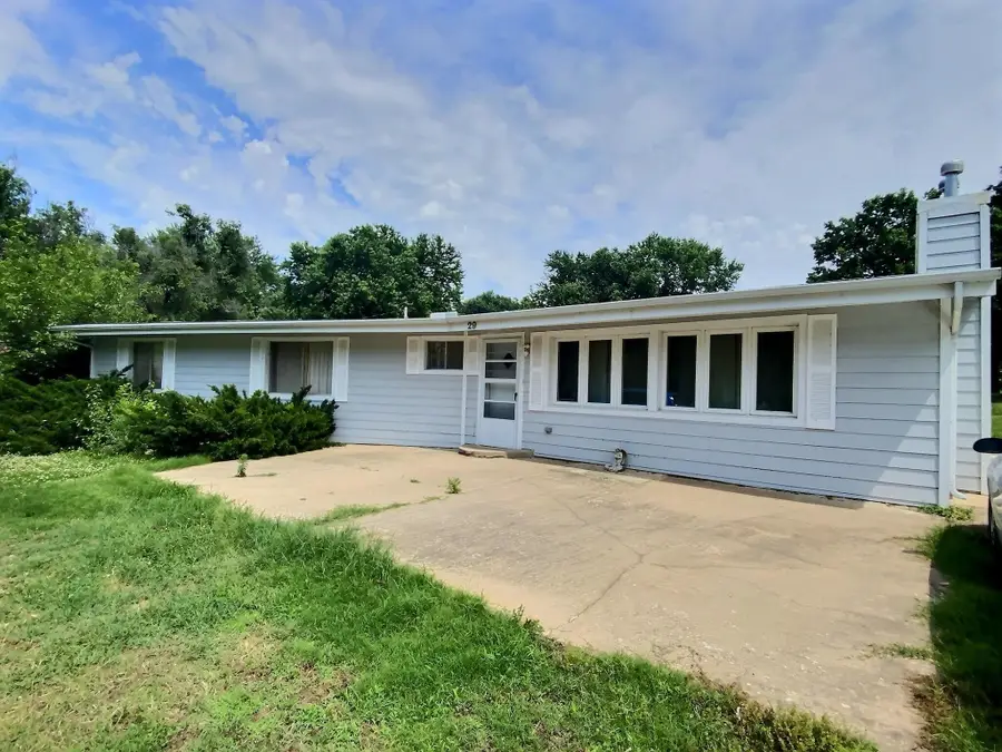 29 Eastwood Dr, Arkansas City, KS 67005 - #2