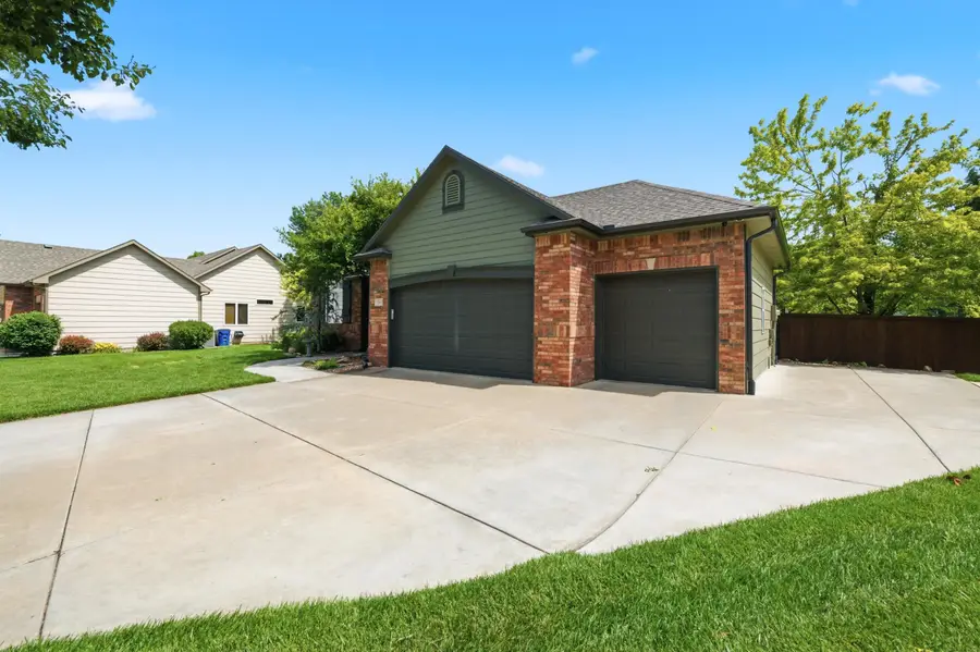 3845 N Lakecrest Ct, Wichita, KS 67205 - #2