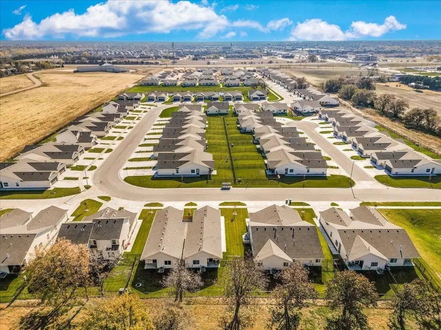 4325-4327 N Sandplum St, Wichita, KS 67205 - #2