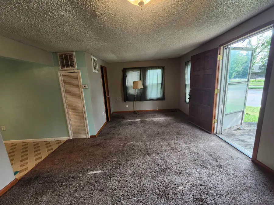 4223 W Zoo Blvd, Wichita, KS 67212 - #2
