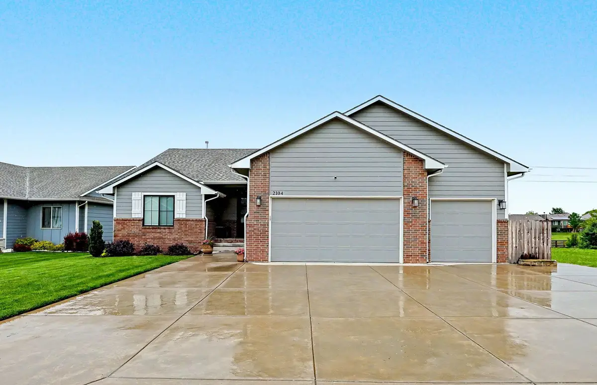 2104 E Highridge St, Park City, KS 67219 - #1