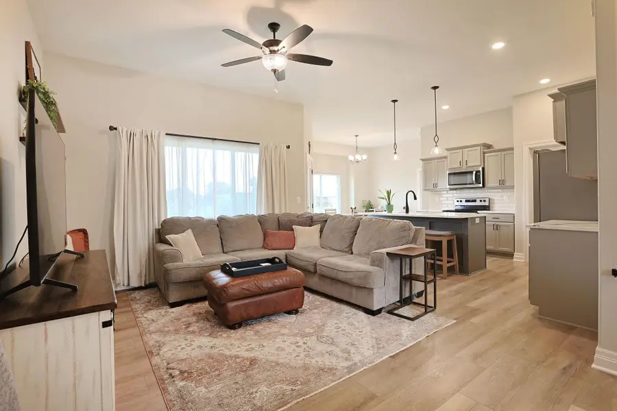 2104 E Highridge St, Park City, KS 67219 - #3