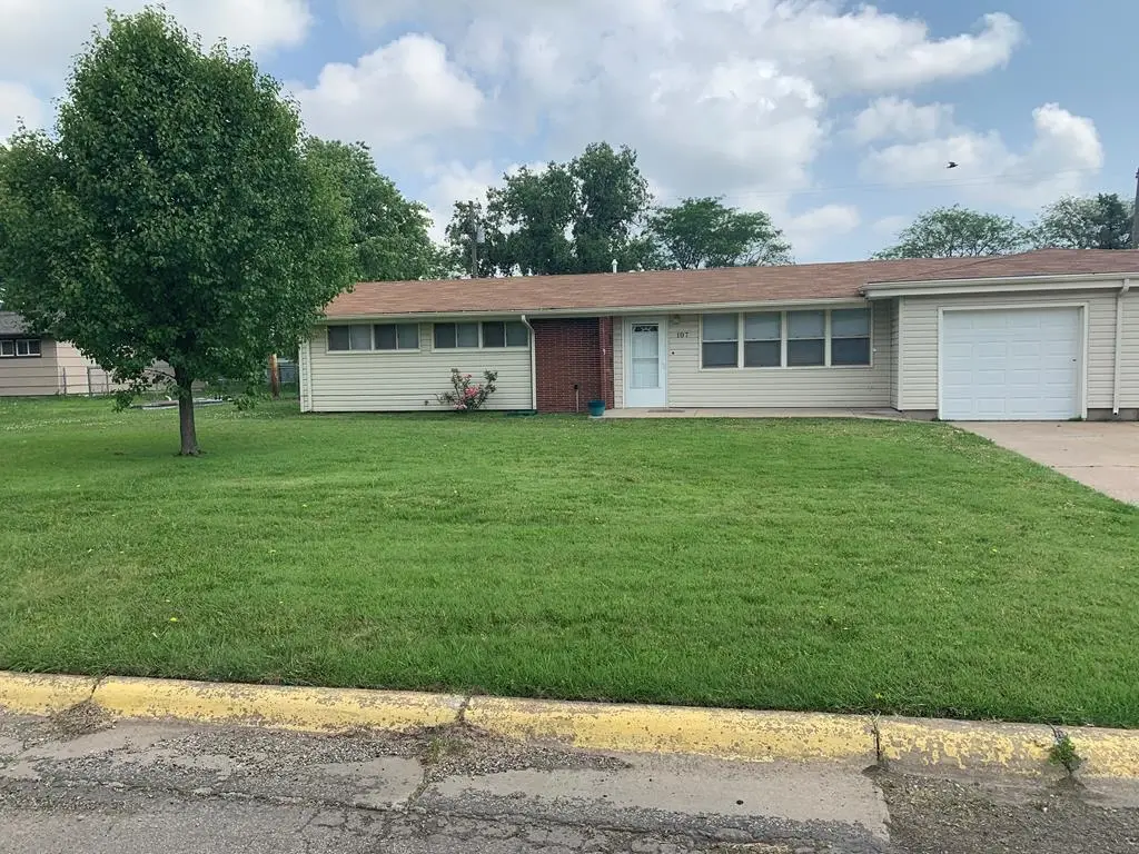 107 Hays Ct, Salina, KS 67401 - #1