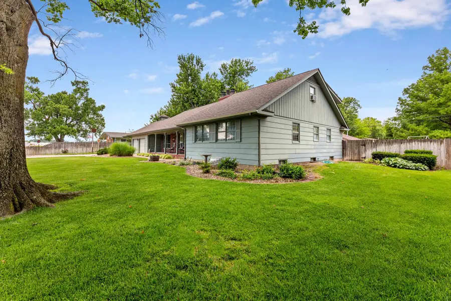 910 W 4th St, Halstead, KS 67056-2021 - #3
