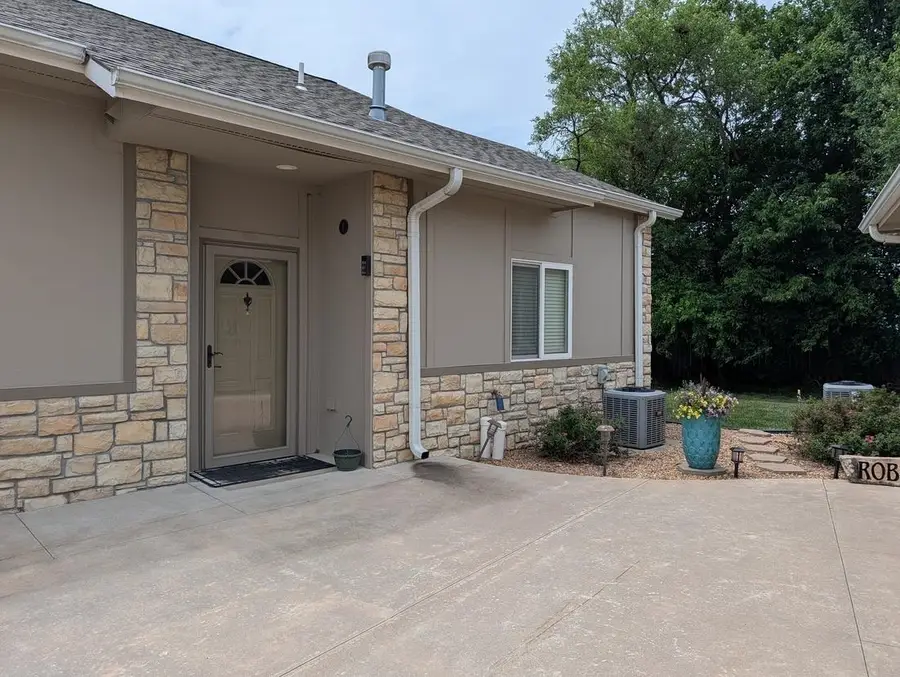 1307 N Hamilton Dr Unit F, Derby, KS 67037 - #2