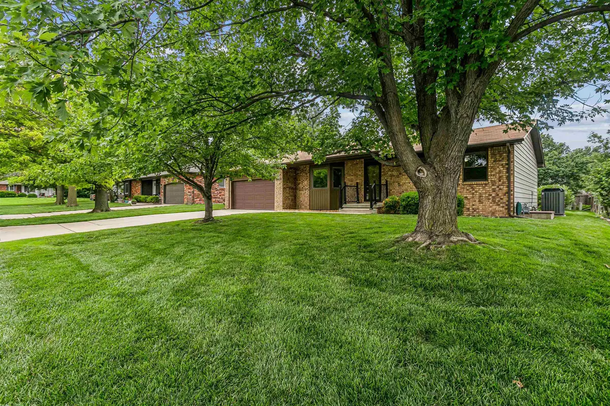 8621 E Chalet Ct, Wichita, KS 67207 - #1