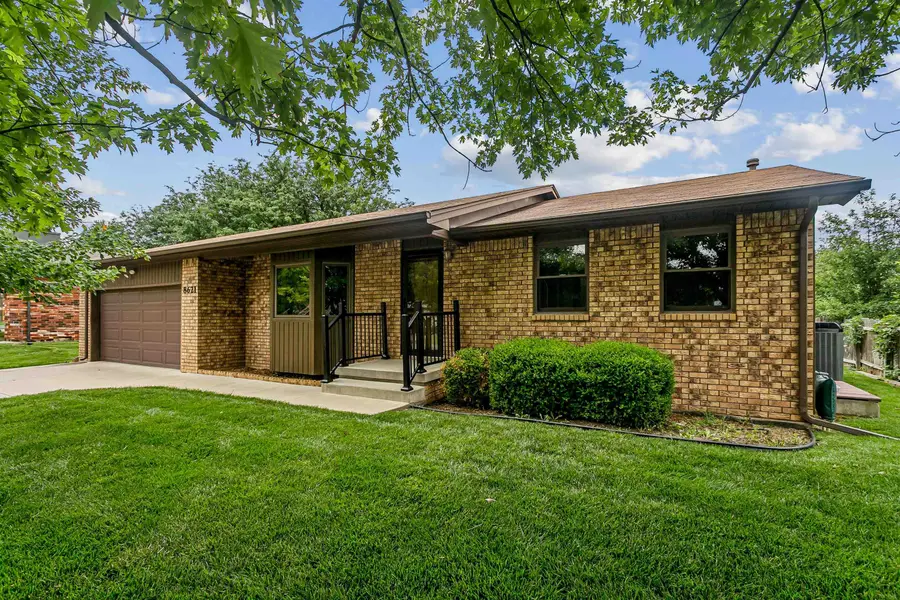 8621 E Chalet Ct, Wichita, KS 67207 - #2