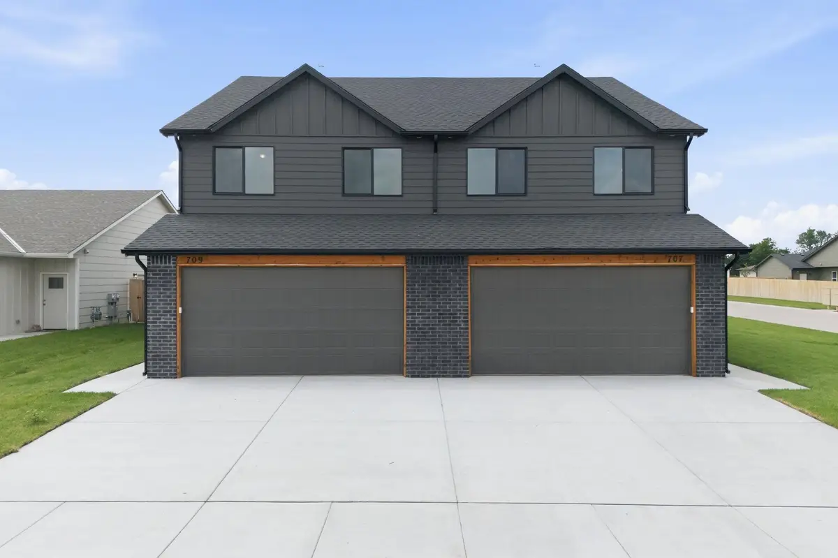 707 E Briarbrook Ln, Park City, KS 67147-1122 - #1