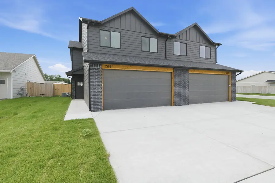 707 E Briarbrook Ln, Park City, KS 67147-1122 - #2