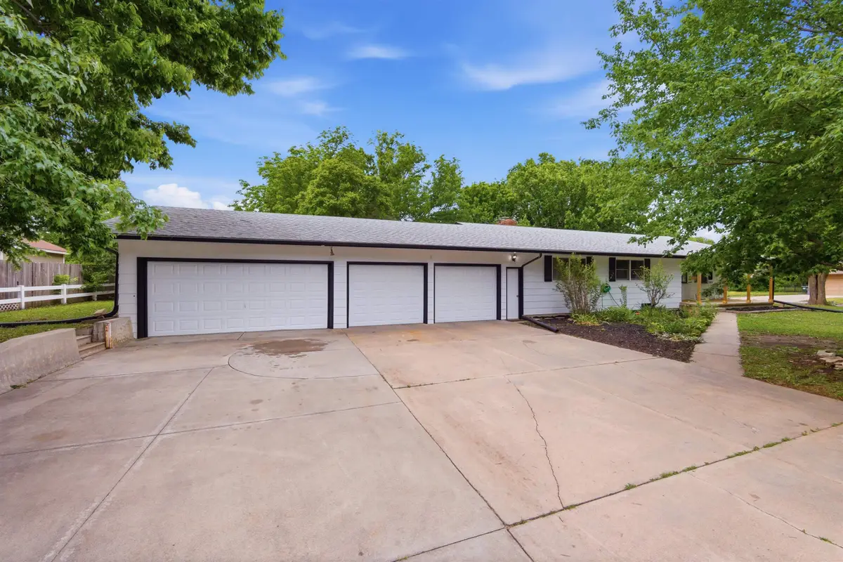33 Regal Crescent, North Newton, KS 67117 - #1
