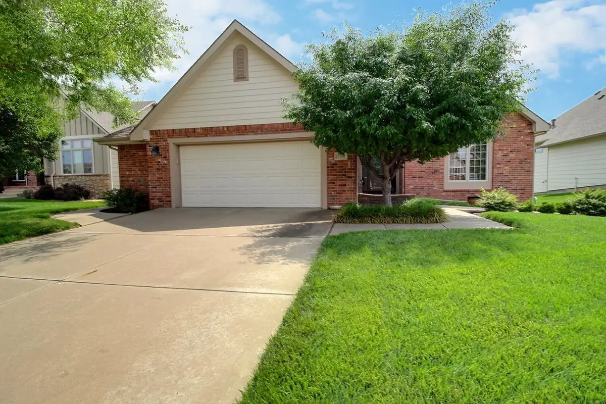 2300 N Sawgrass Circle, Derby, KS 67037 - #1
