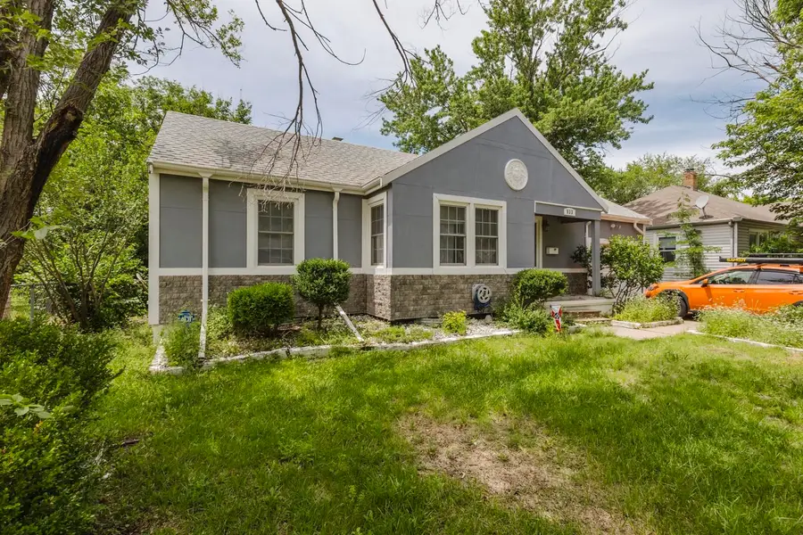 933 N Parkwood Ln, Wichita, KS 67208 - #2