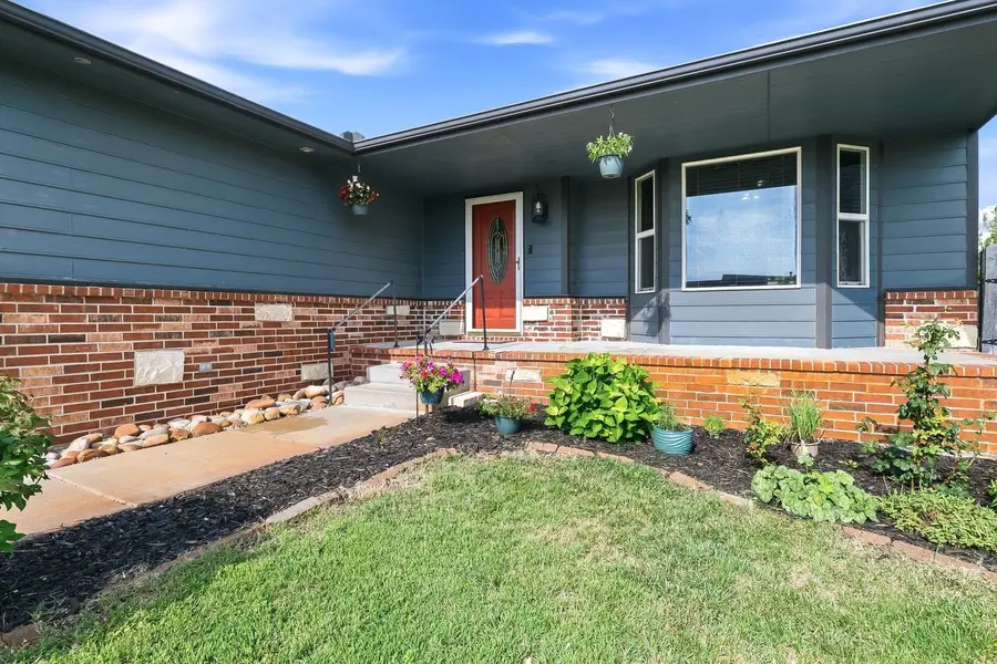 251 S Stoneridge St, Valley Center, KS 67147-4727 - #2