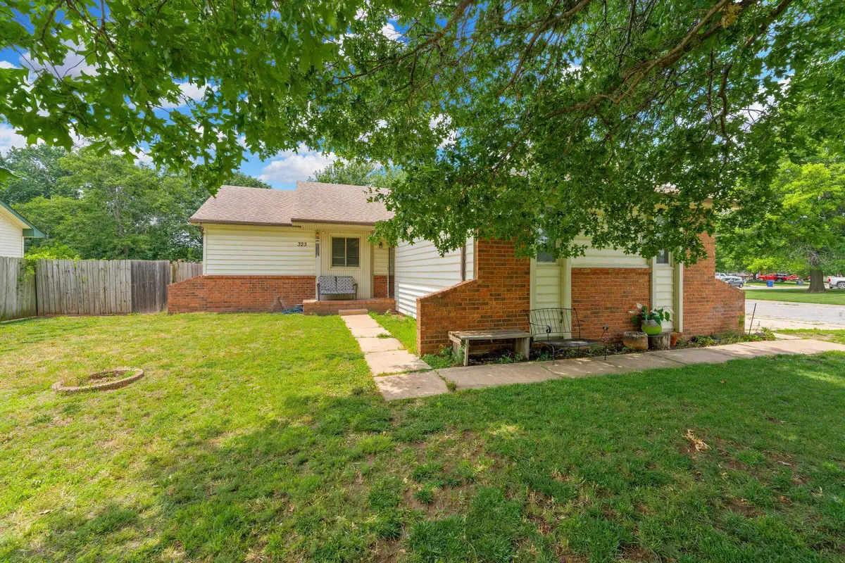 323 N Covington St, Wichita, KS 67212 - #1