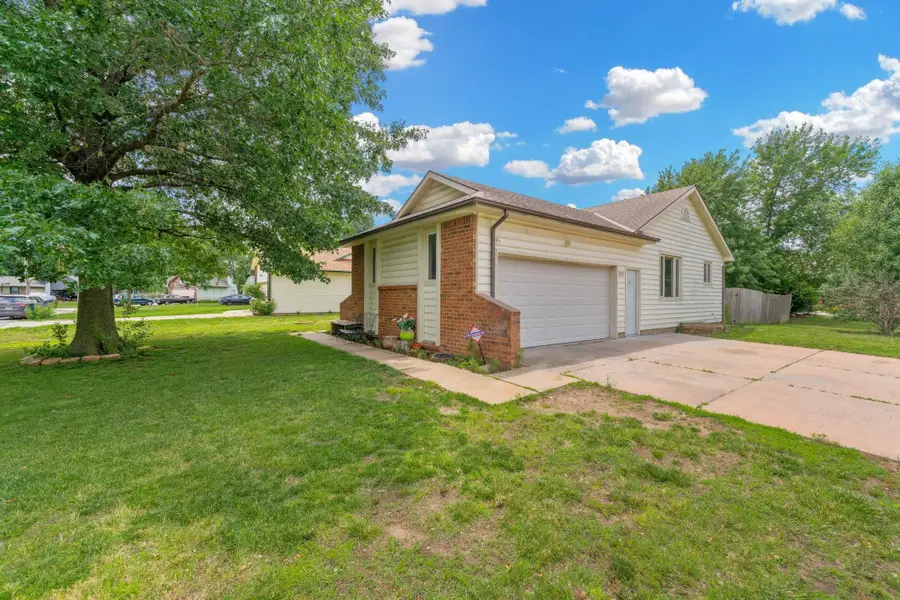 323 N Covington St, Wichita, KS 67212 - #2
