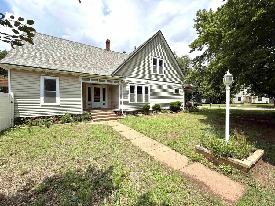 202 N Madison Ave, Anthony, KS 67003 - #2