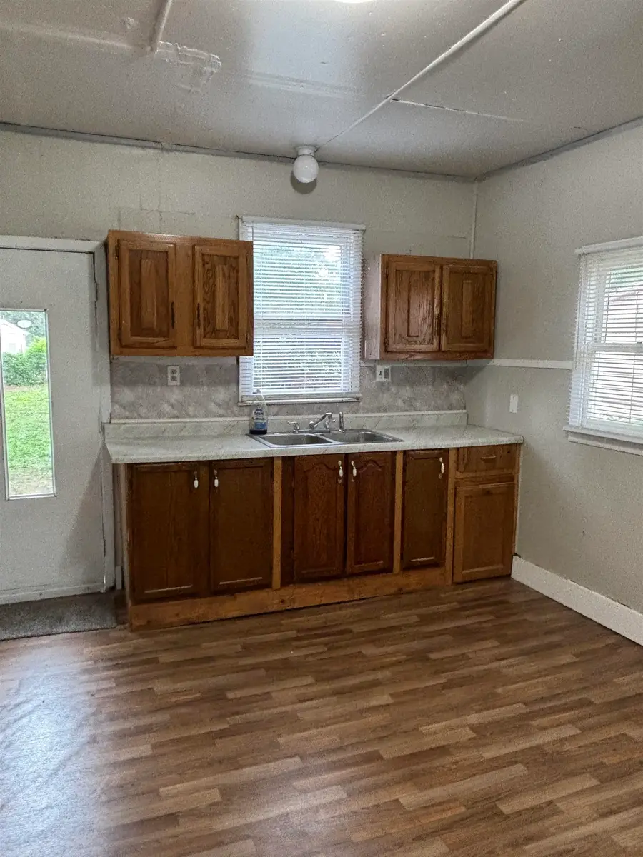 120 W 6th Avenue, Hutchinson, KS 67501 - #3