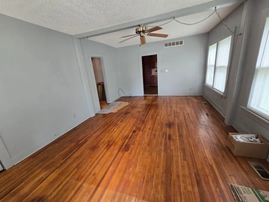 816 E 3rd, Winfield, KS 67156 - #3
