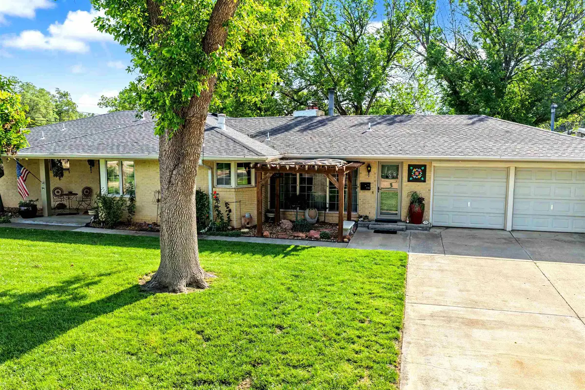 1111 Sunrise Dr, Salina, KS 67401 - #1