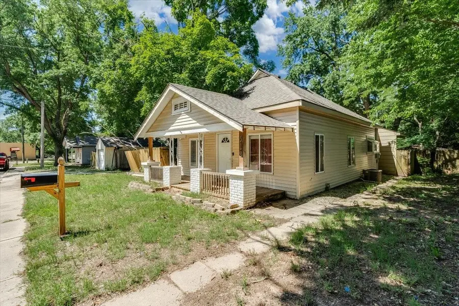 513 S 1st Ave, Mulvane, KS 67110 - #2