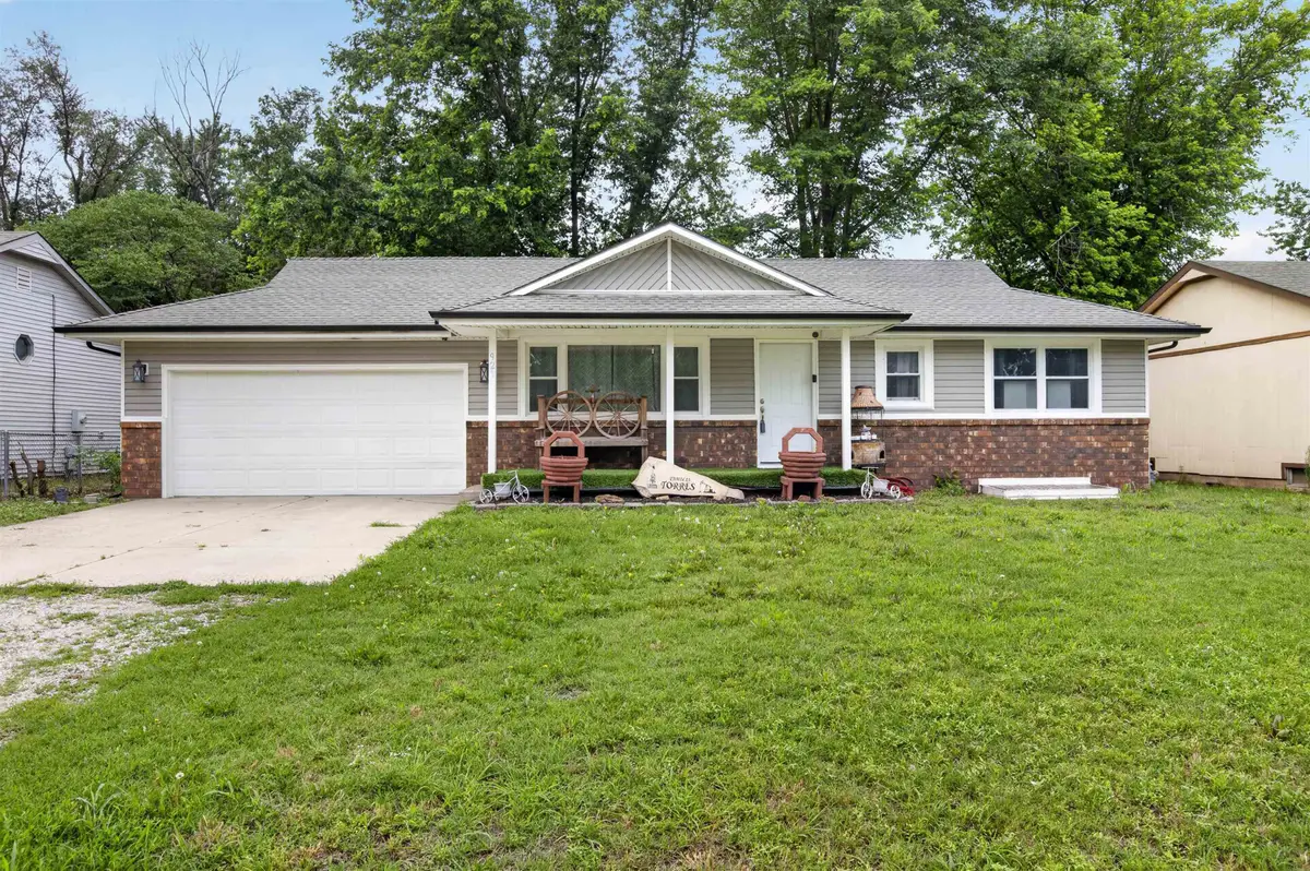 921 E 43rd St S, Wichita, KS 67216 - #1