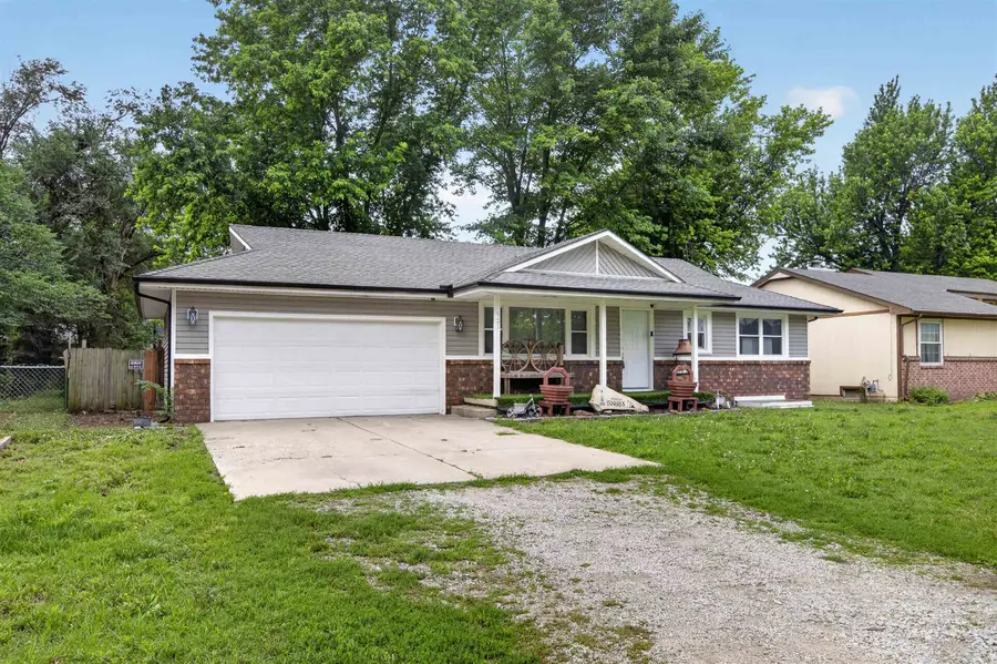 921 E 43rd St S, Wichita, KS 67216 - #2