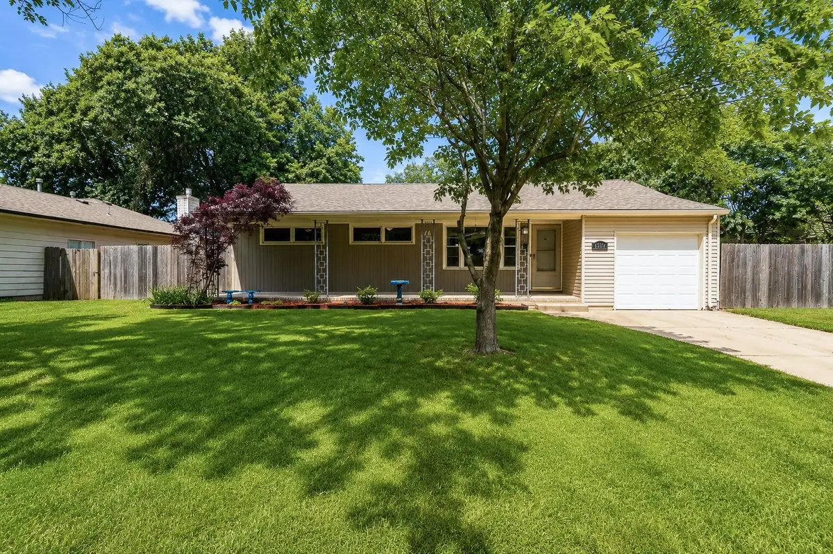 1121 N Ridgewood, Wichita, KS 67208 - #1