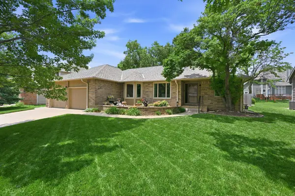 1319 N Coachhouse Ct, Wichita, KS 67235