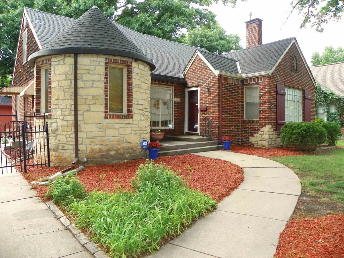 207 N Parkwood Lane, Wichita, KS 67208-4144 - #1