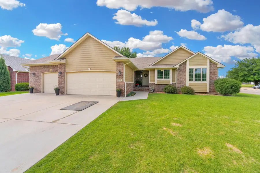 303 E Evergreen Ct, Cheney, KS 67025 - #2