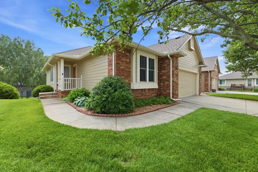 2304 N Lakeway Cir, Wichita, KS 67205 - #2