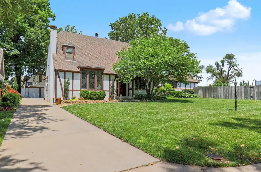 3740 Sleepy Hollow Dr, Wichita, KS 67208 - #2