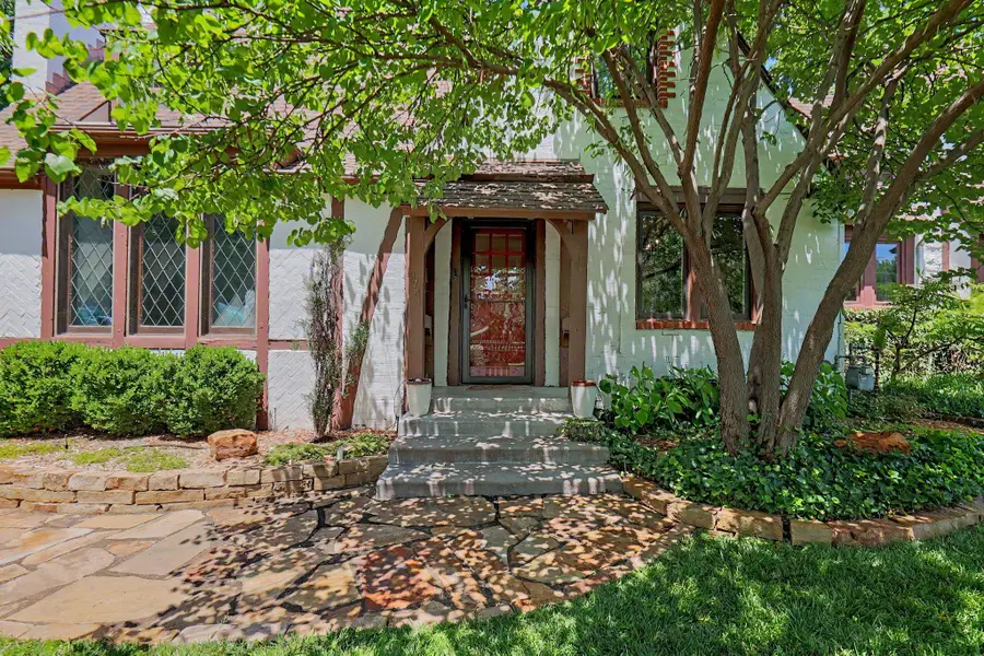 3740 Sleepy Hollow Dr, Wichita, KS 67208 - #3