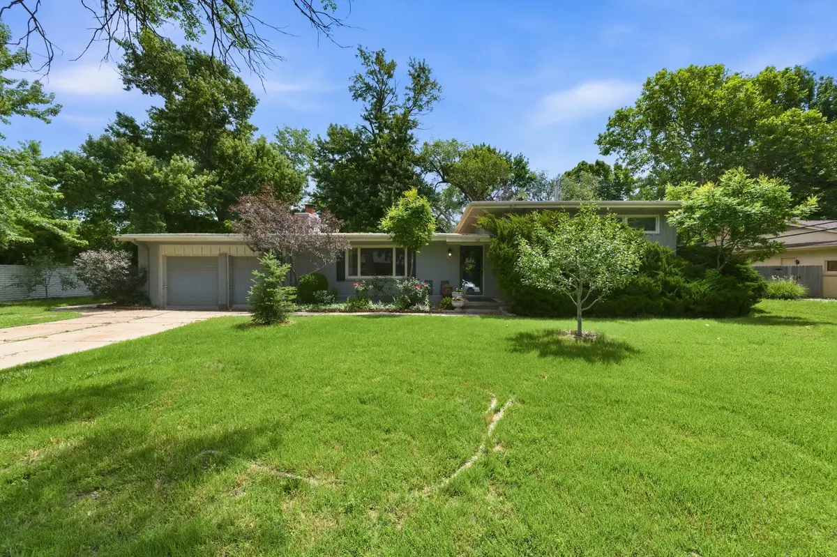 102 S Lochinvar St, Wichita, KS 67207 - #1