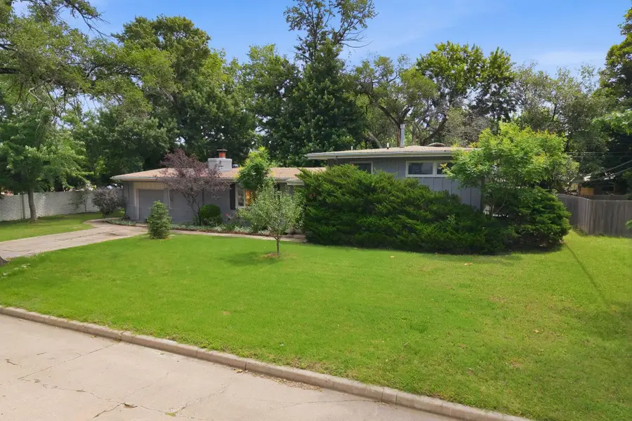 102 S Lochinvar St, Wichita, KS 67207 - #2
