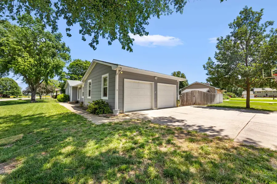 143 W Northwind Dr, Valley Center, KS 67147 - #2