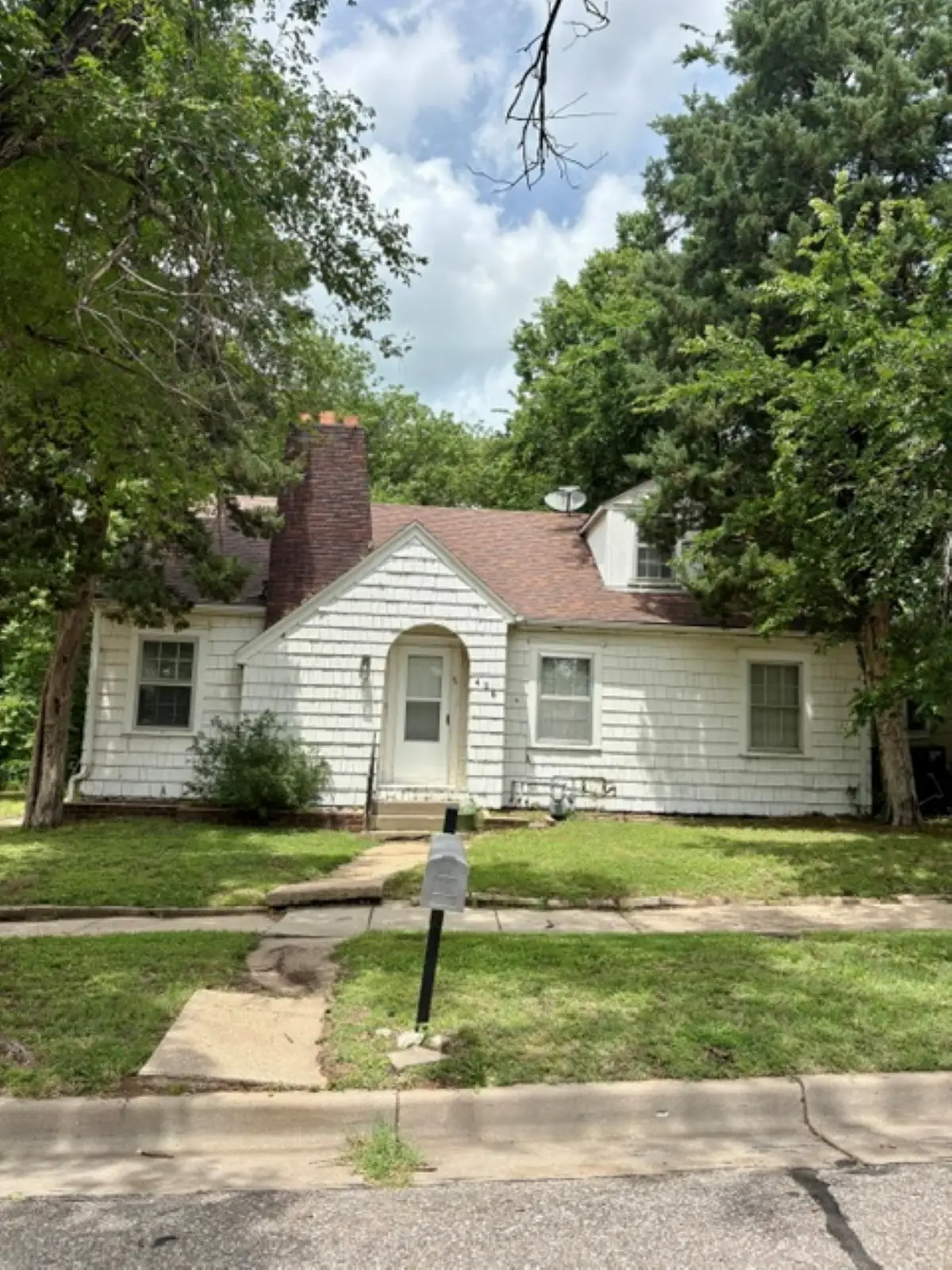 426 W Cave Springs Ave, El Dorado, KS 67042 - #1