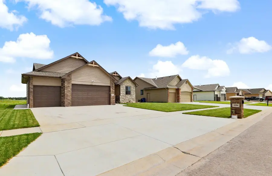 2594 Spring Meadows Ct, Derby, KS 67037 - #2