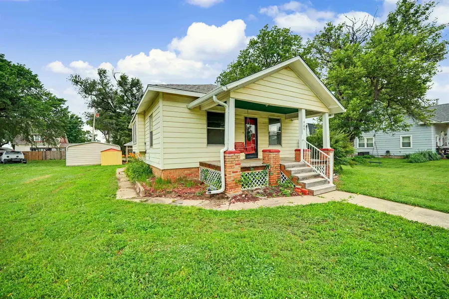908 Maple St., Gypsum, KS 67448 - #3