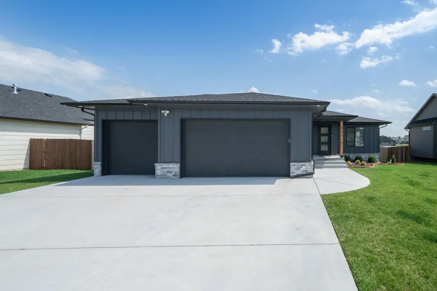 3441 S Linden Ct, Wichita, KS 67210 - #2