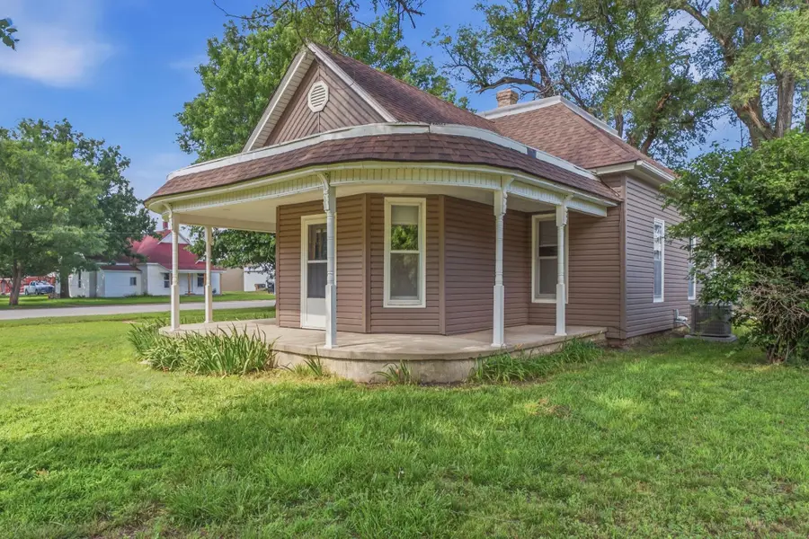 110 E Main St, Haven, KS 67543 - #3