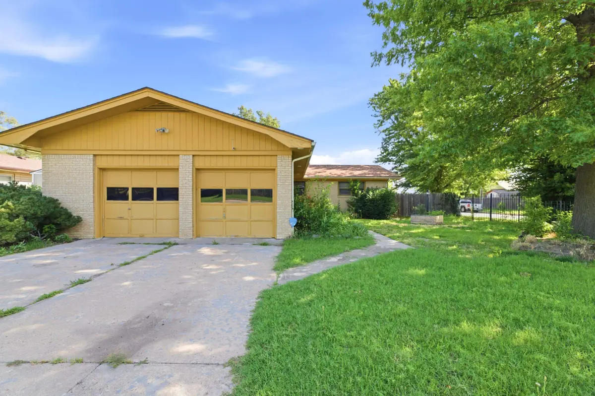 2705 S Martinson Ave, Wichita, KS 67217 - #1