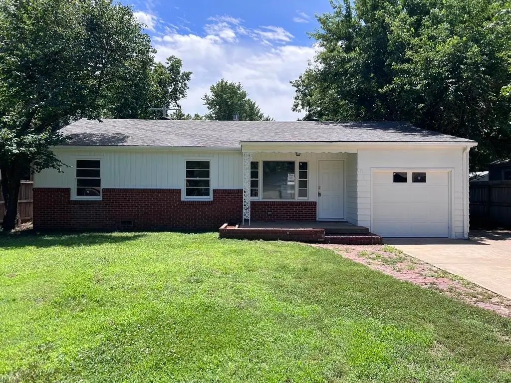 617 W 4th, Haysville, KS 67060 - #1