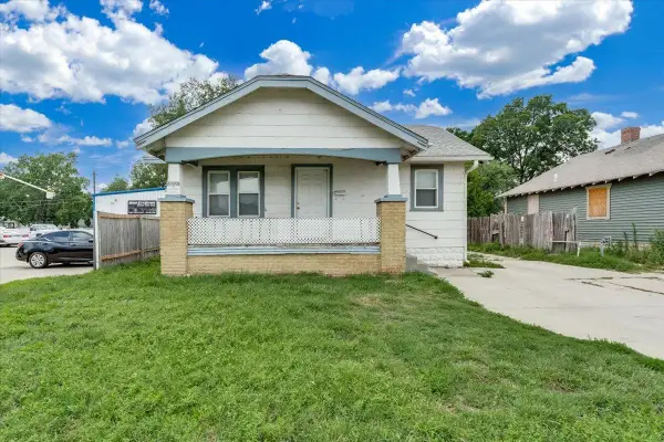 2043 S Broadway Ave, Wichita, KS 67211