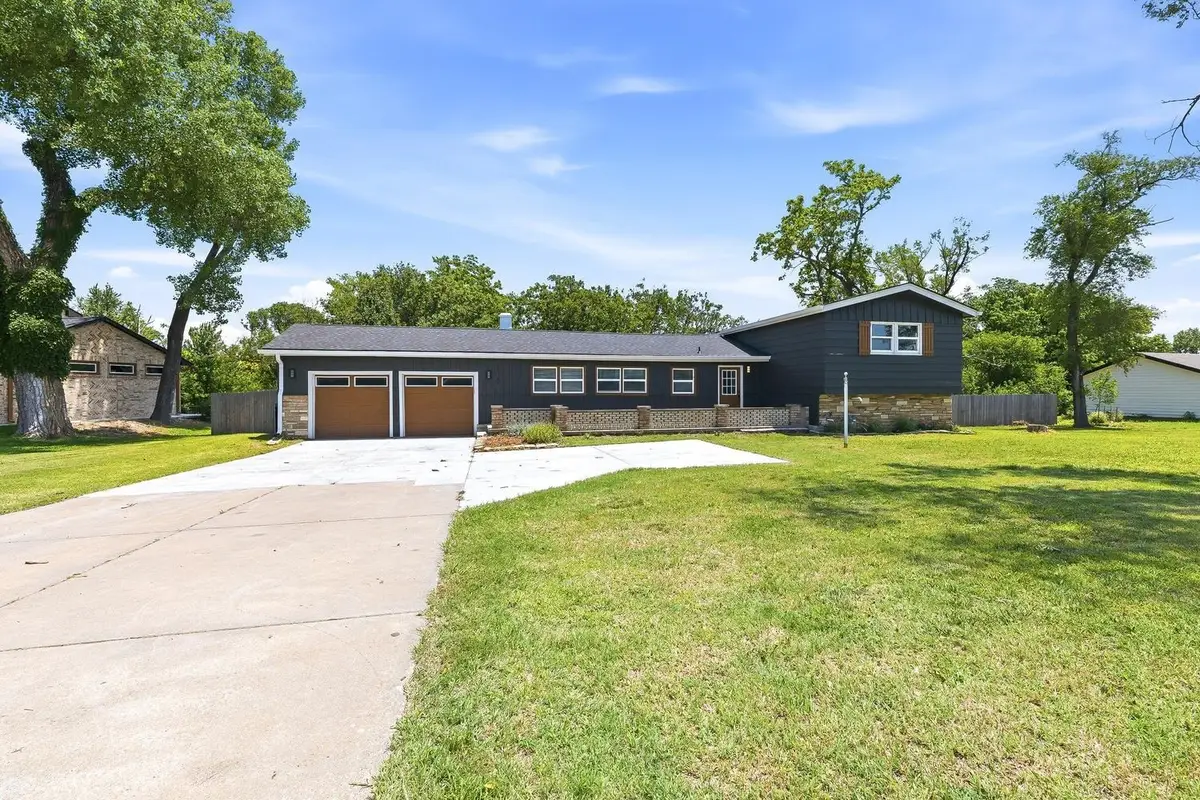 1520 S Andover Rd, Andover, KS 67002 - #1
